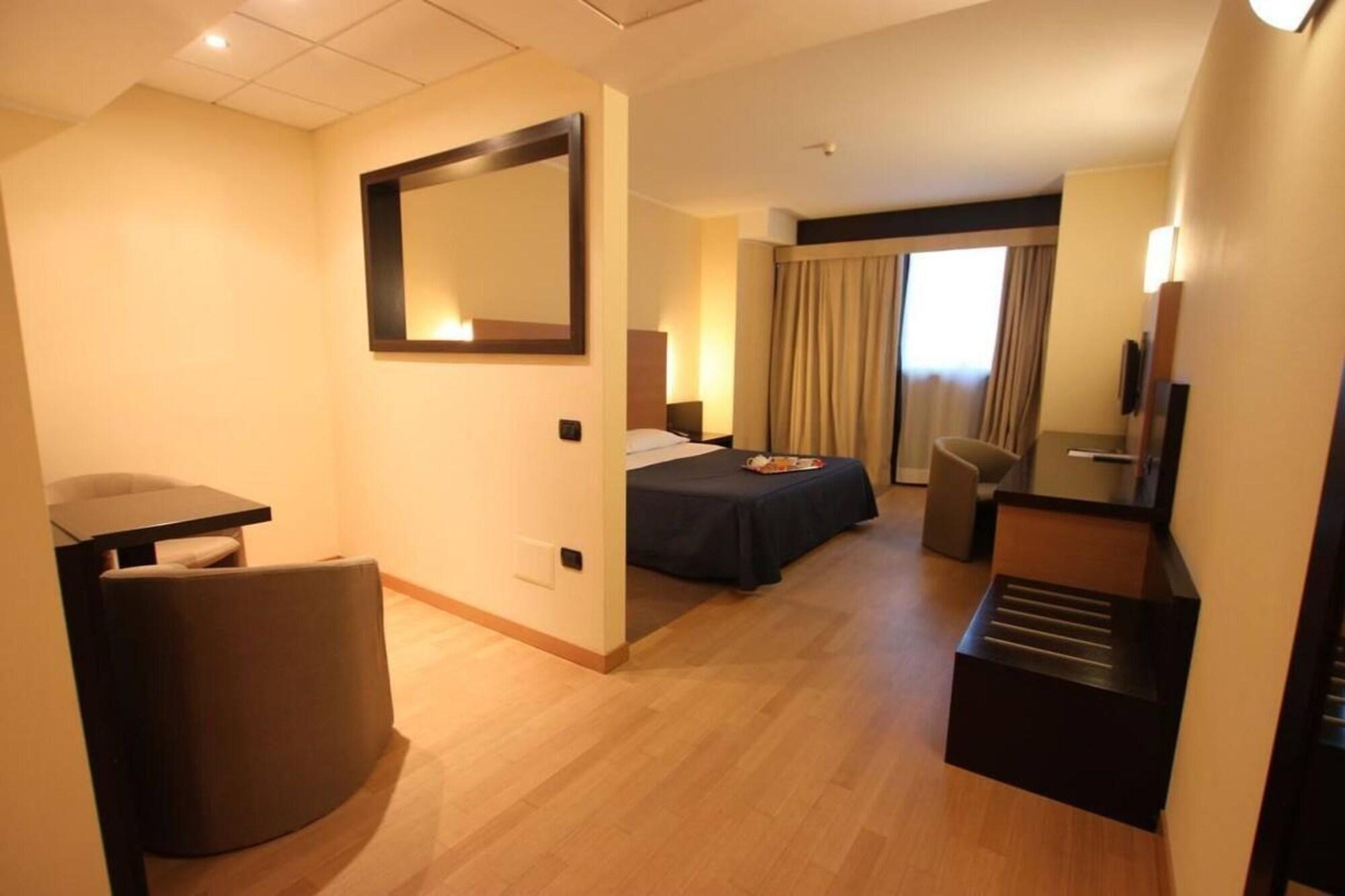 Golf Hotel Лайнате Екстериор снимка