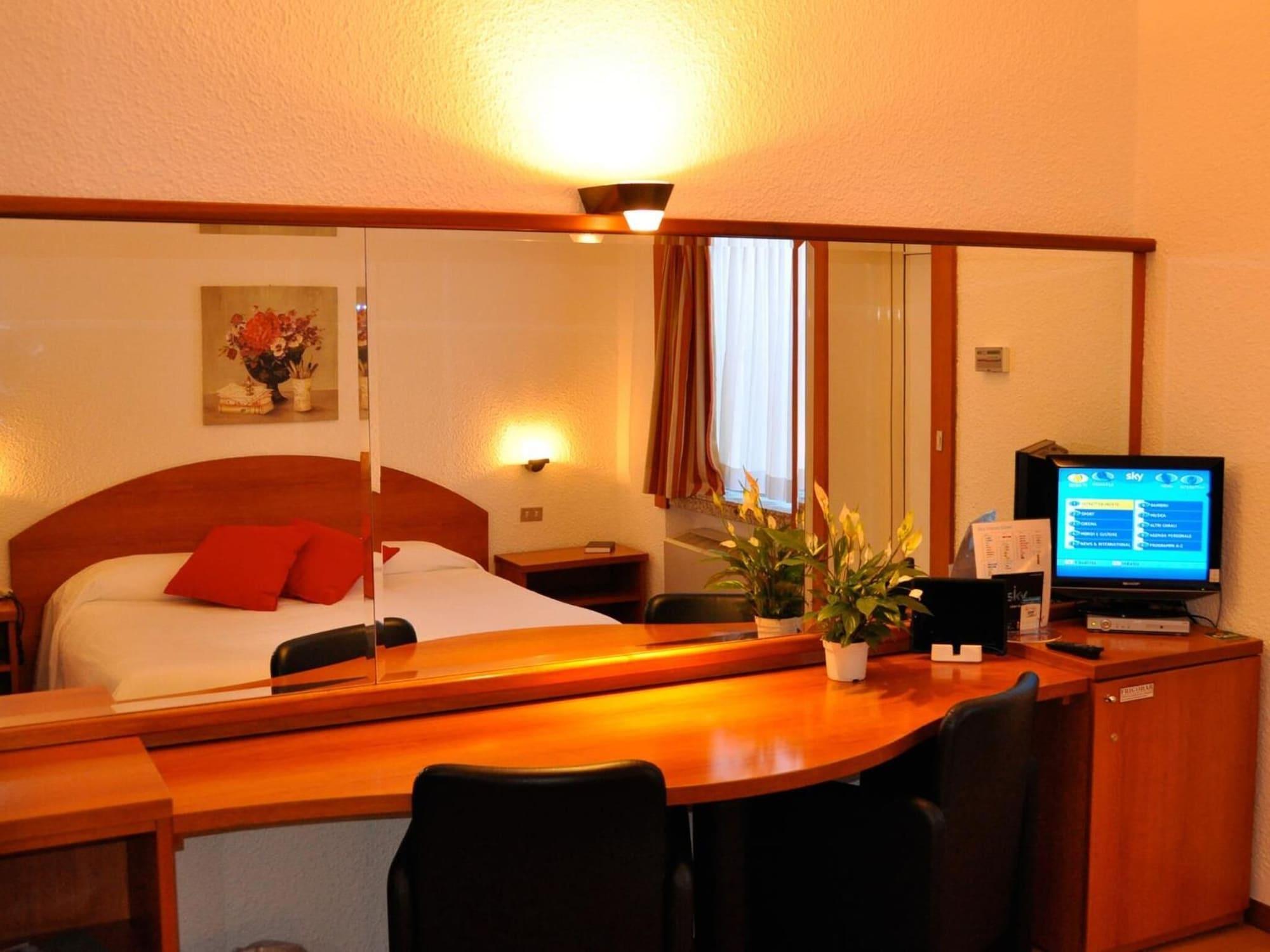 Golf Hotel Лайнате Екстериор снимка