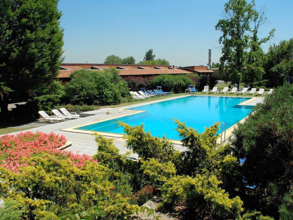 Golf Hotel Лайнате Екстериор снимка