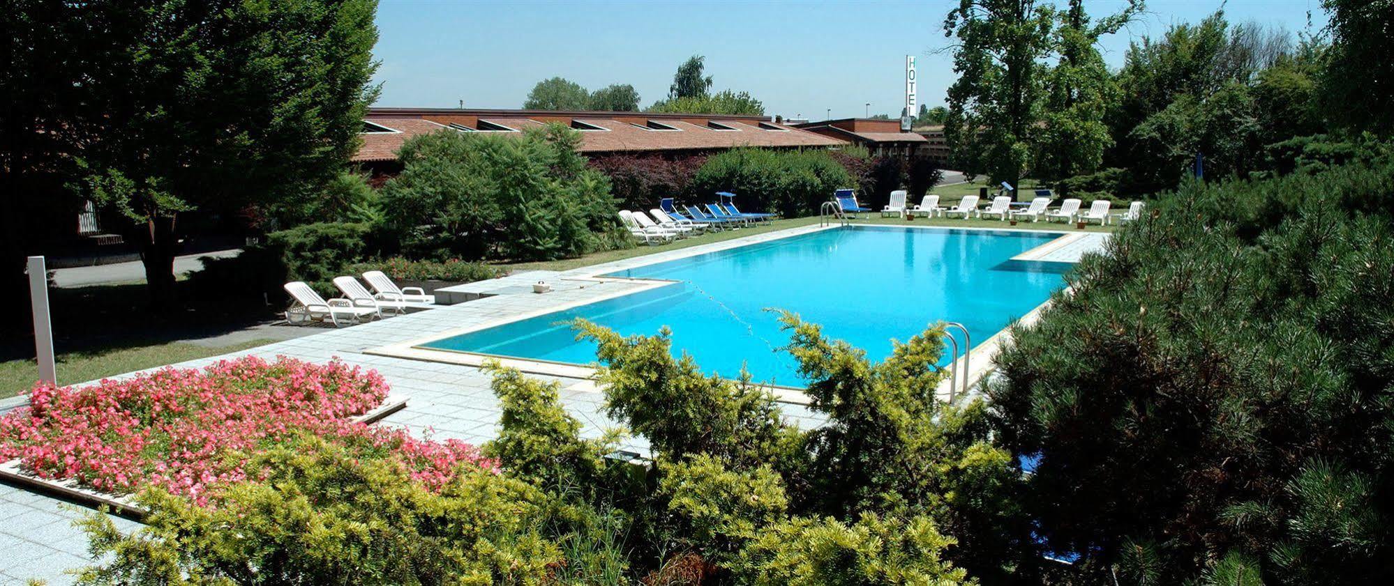 Golf Hotel Лайнате Екстериор снимка