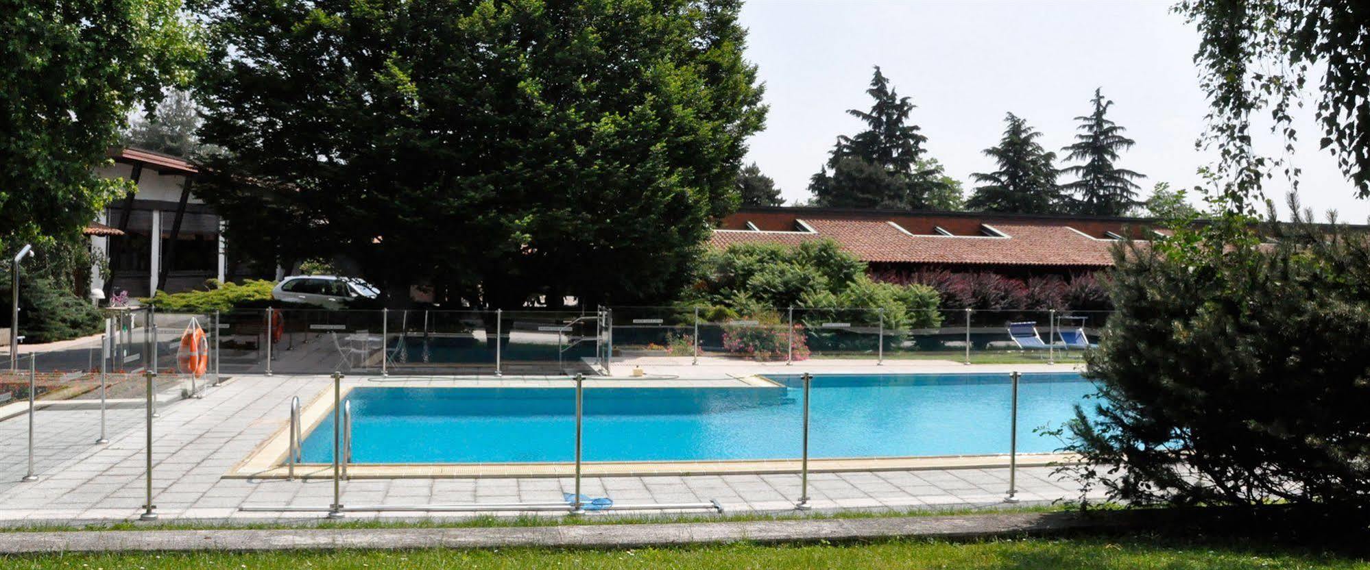 Golf Hotel Лайнате Екстериор снимка